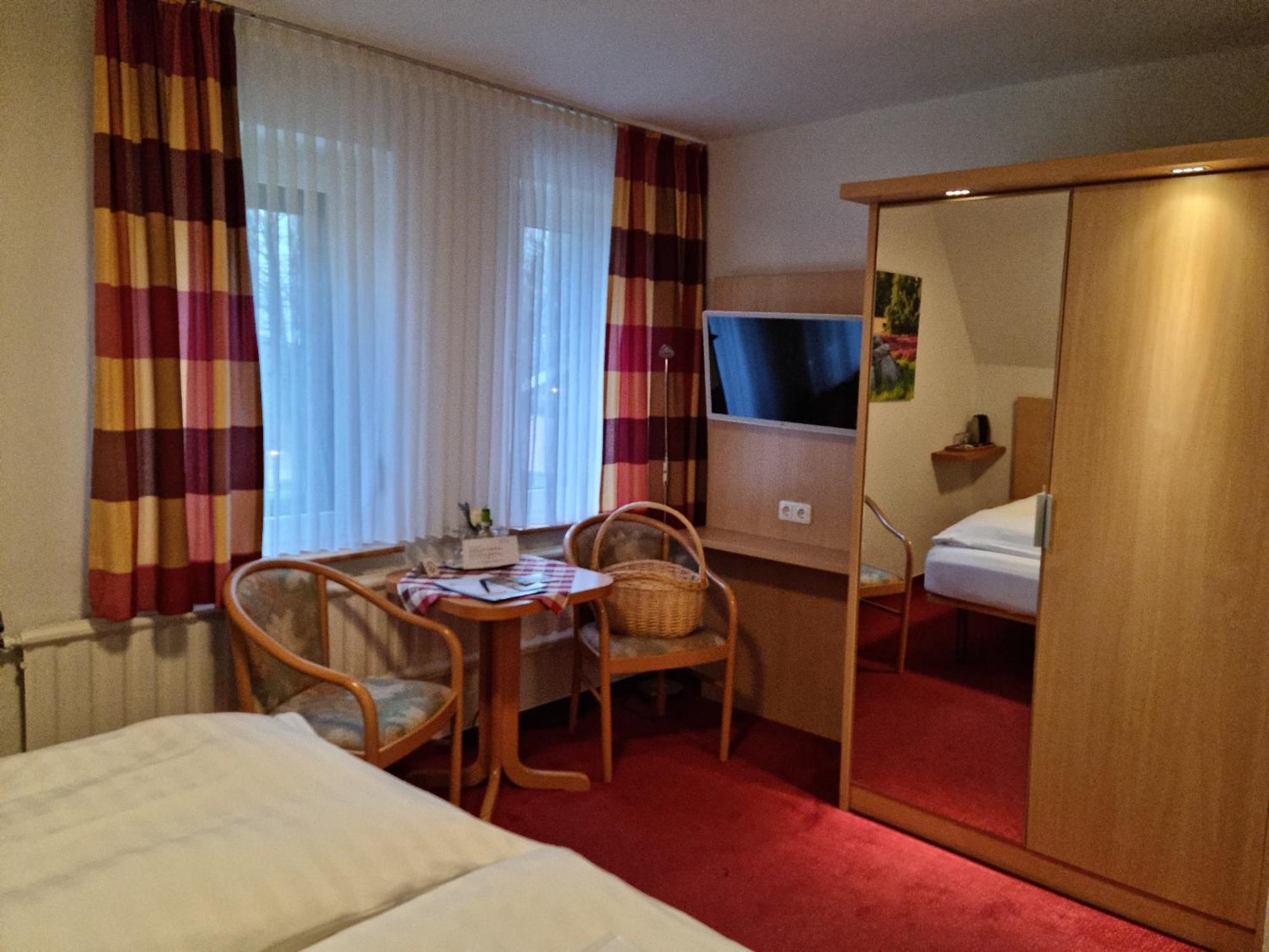 Cafe Und Pension Hoepen Idyll Шнефердинген Экстерьер фото